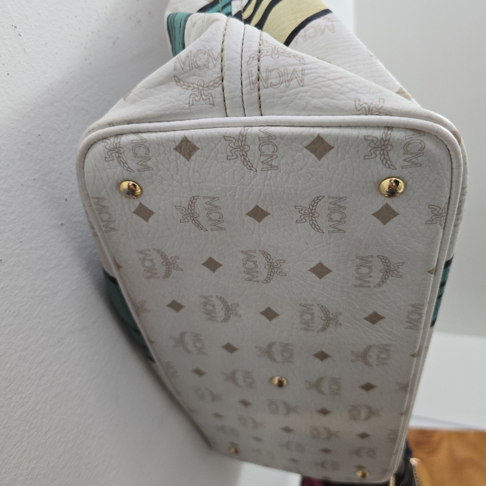 MCM limited Edition Richard Woods White and Teal Graphic Tote - Picture 6 of 10
